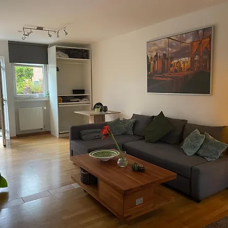 Modernes Im Gruenen - Stilvoll Und Komfortabel Cologne