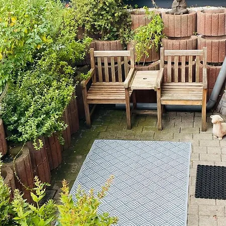 Modernes Im Gruenen - Stilvoll Und Komfortabel 쾰른